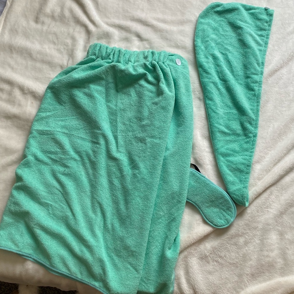 Three piece bath set